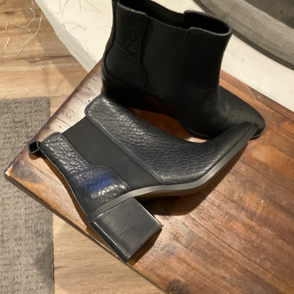 Vince Camuto Kreshna Bootie Black Leather 8M - Picture 3 of 10